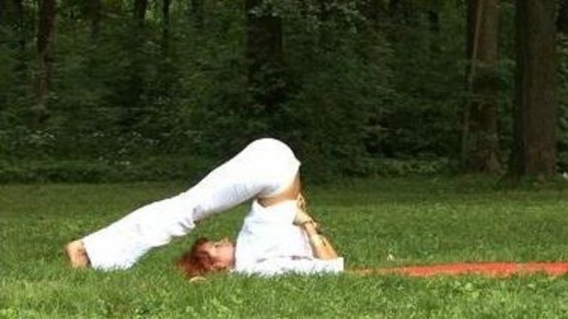 Халасана - поза плуга и Сарвангасана - поза свечи